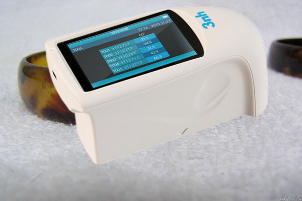 玳瑁饰品光泽度测试